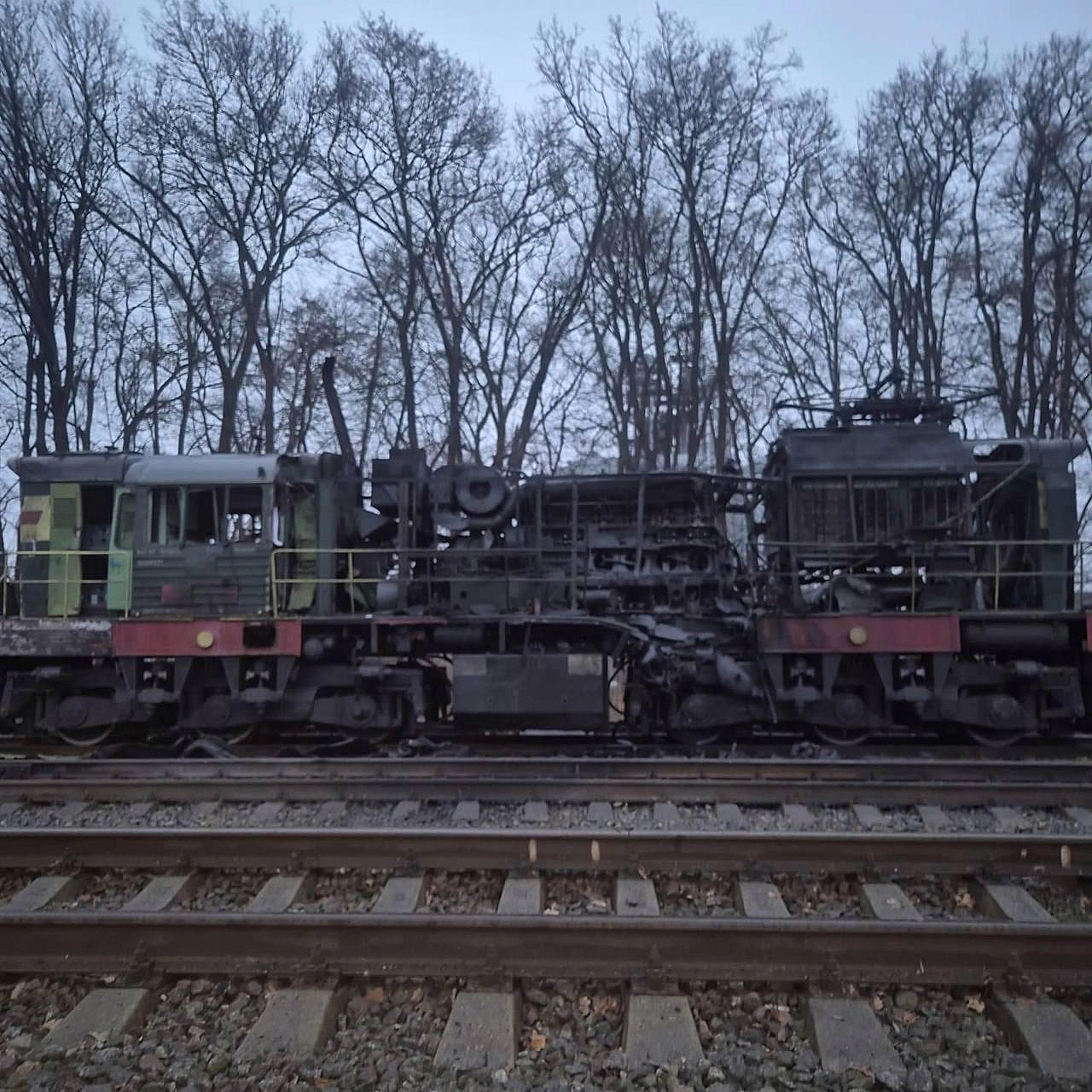 росія знову атакувала цивільну залізничну інфраструктуру на ЧернігівщиніВорожий БПЛА влучив у тепловоз. Унаслідок атаки травмо... - UkraineNow on we.ua