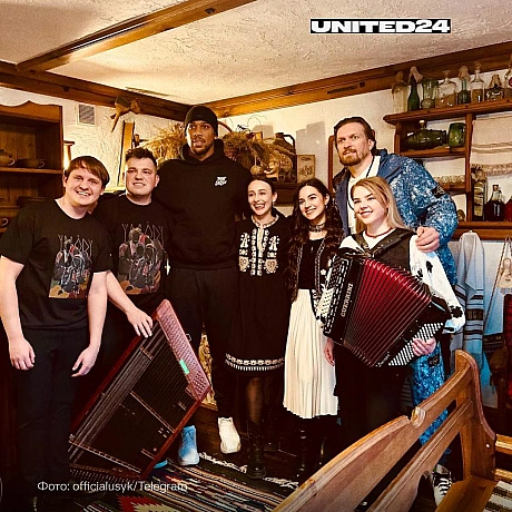 Наш амбасадор Олександр Усик привіз до Києва свого колишнього суперника — а нині друга — Ентоні Джошуа.Вітаємо в Україні, AJ! - UNITED24 на we.ua