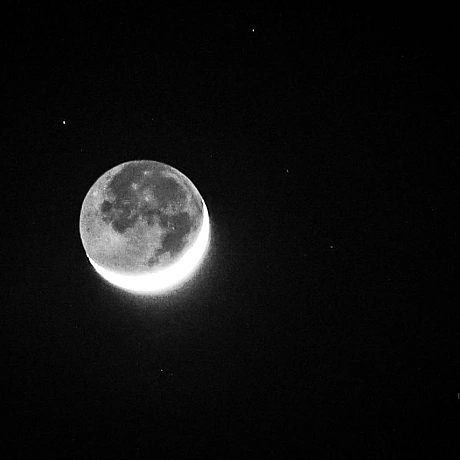 Молодий місяць - на we.ua