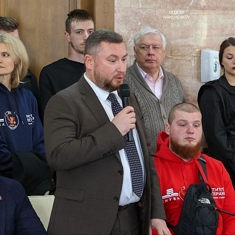 Василь Гончаренко: Незламність у дії

​Василь — ветеран-спортсмен, чий шлях від важкого поранення до міжнародних п'єдесталів ста... - Репортер інформує на weua.dev