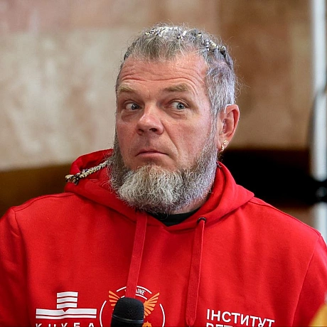 Василь Гончаренко: Незламність у дії

​Василь — ветеран-спортсмен, чий шлях від важкого поранення до міжнародних п'єдесталів ста... - Репортер інформує на weua.dev