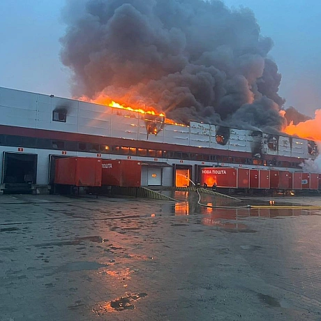 Вночі росіяни масовано атакували Україну безпілотниками 

▪️Волинь зазнала атаки дронами. У Луцьку знищнно термінал Нової пошти.... -  на weua.dev