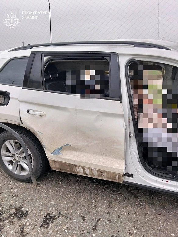 росіяни вбили двох цивільних жінок у Херсоні
Близько 11:10 російські терористи вдарили з безпілотника по цивільній автівці у Д... - на weua.dev