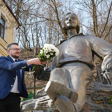 217 РОКІВ ВІД ДНЯ НАРОДЖЕННЯ МИКОЛИ ГОГОЛЯ

Голова УІНП Олександр Алфьоров та співробітники Інституту поклали квіти до пам’ятник... -  на weua.dev