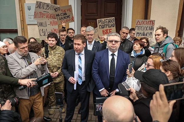 ​❌ Верховний Суд знову зірвав засідання у справі про санкції проти Порошенка​Сьогоднішній розгляд, на якому очікували фінальне ... - Репортер інформує on we.ua