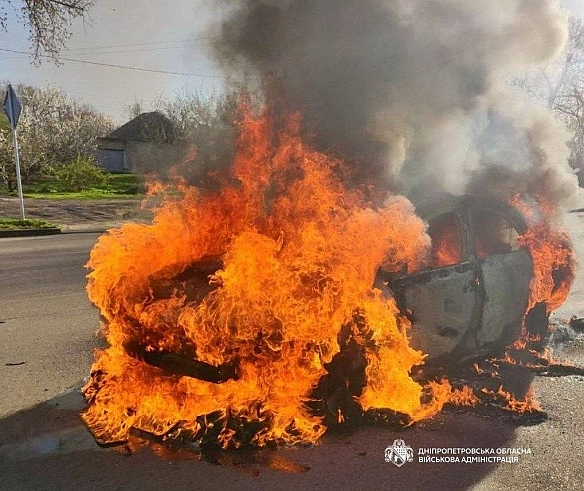Четверо людей поранені внаслідок ворожого удару FPV-дронами по НікополюУ місті пошкоджені багатоповерхівка та аптека. Згоріла ... - UkraineNow на we.ua
