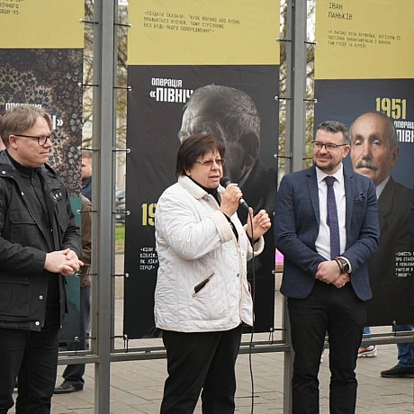 НА КОНТРАКТОВІЙ ВІДБУЛОСЯ ВІДКРИТТЯ ВУЛИЧНОЇ ВИСТАВКИ “ОПЕРАЦІЯ “ПІВНІЧ”: 75 РОКІВ ПОТОМУ”Експозиція розповідає про жертв одно... - Український інститут національної пам'яті на we.ua