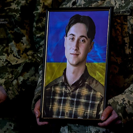 ​📜 У Києві попрощалися з розвідником Антоном «Умніком» Полюховичем​Сьогодні Михайлівський Золотоверхий собор став центром скор... - на we.ua