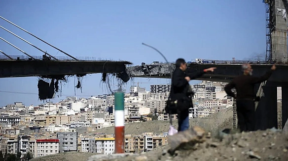 🇮🇷Цивільна економіка Ірану руйнується, а військова - багатієСкорочений переклад статті з The Economist:Поки США та Ізраїль б’ю... - на we.ua