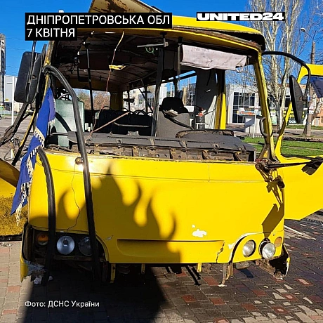 Зранку росія вдарила дроном по маршрутному автобусу в Нікополі на Дніпропетровщині. Це був звичайний рейс у годину пік, коли люд... - UNITED24 на we.ua