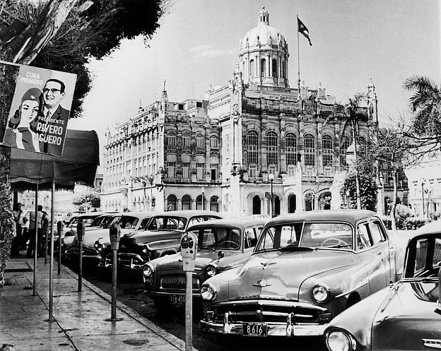 1958 рік, Гавана, Президентський палац. На передвиборчому плакаті надпис: 