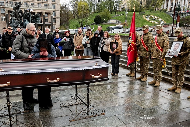 Артур Петров був людиною, яка поєднувала у собі два світи: світ щирого сміху та світ запеклої боротьби. Відомий як один із найдо... - Репортер інформує on we.ua