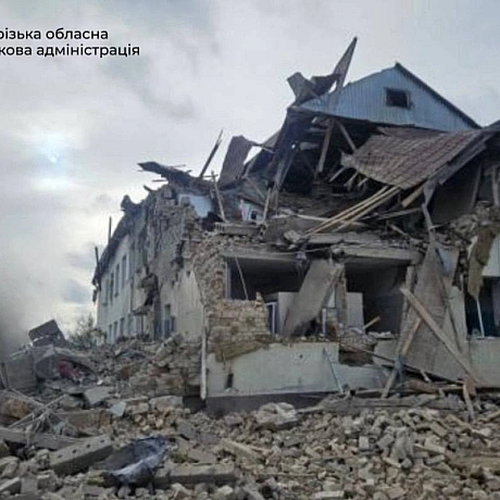 росіяни завдали удару по Запорізькому району: постраждали семеро людей Внаслідок обстрілу частково зруйновано Будинок культури... - на we.ua