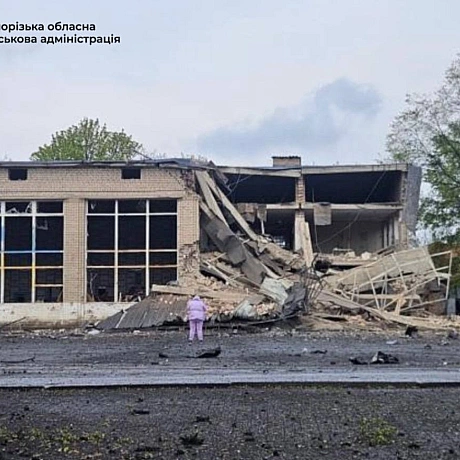 росіяни завдали удару по Запорізькому району: постраждали семеро людей Внаслідок обстрілу частково зруйновано Будинок культури... - на we.ua