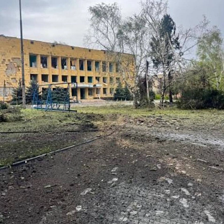 росіяни завдали удару по Запорізькому району: постраждали семеро людей Внаслідок обстрілу частково зруйновано Будинок культури... - на we.ua