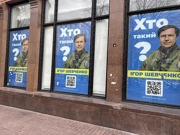 До речі, ми знаємо, хто це. Кишенькой менеджер біглого олігарха Онищенка, який нині працює на росіян. Корупціонер та крадій шапо... - Баба і Кіт на we.ua