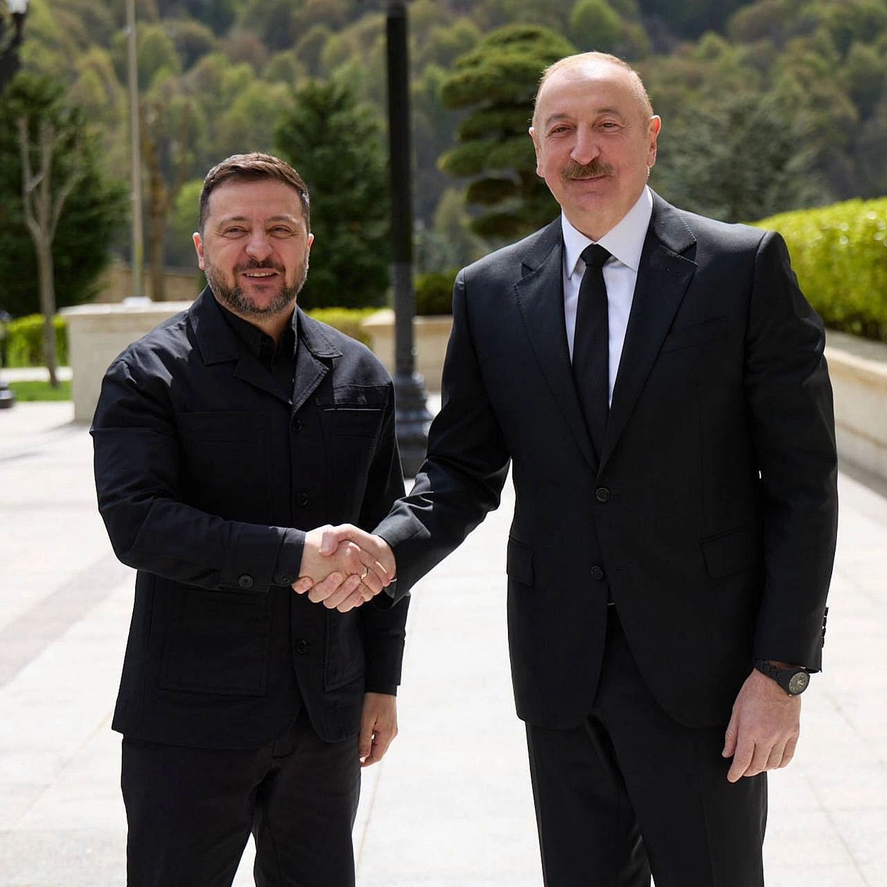 Володимир Зеленський прибув до Азербайджану і зустрівся із президентом Ільхамом Алієвим «Важливі перемовини. Взаємна повага та... - UkraineNow на we.ua