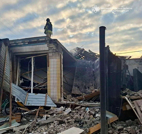 Вночі російські війська атакували Дніпропетровщину артилерією та дронами▪️У Нікопольському районі внаслідок обстрілу загинула ... - UkraineNow на we.ua