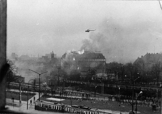 12 грудня 1970 року керівництво Польської об’єднаної робітничої партії (керівної партії) оголосило про значне підвищення цін на ... - WAS на we.ua