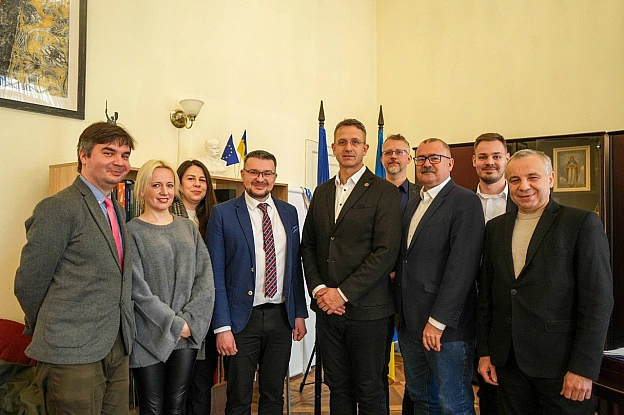 В УІНП ВІДБУЛАСЯ ЗУСТРІЧ З ПРЕДСТАВНИКАМИ ЧЕСЬКОЇ ТА СЛОВАЦЬКОЇ РЕСПУБЛІКВчора, 28 квітня, відбулася зустріч Голови Українсько... - Український інститут національної пам'яті на we.ua