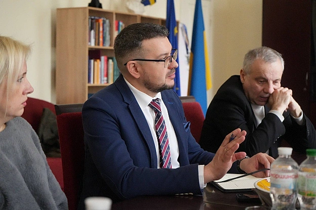 В УІНП ВІДБУЛАСЯ ЗУСТРІЧ З ПРЕДСТАВНИКАМИ ЧЕСЬКОЇ ТА СЛОВАЦЬКОЇ РЕСПУБЛІКВчора, 28 квітня, відбулася зустріч Голови Українсько... - Український інститут національної пам'яті на we.ua
