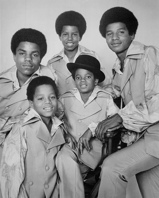 Гурт Jackson 5, 1969 ік. По центру в капелюсі - Майкл. Вже дивилися фільм про нього? Якщо так, які ваші враження?Радите? Чи пов... - WAS на we.ua