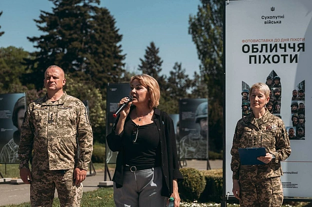28 ПОГЛЯДІВ ВІЙНИУ БОТСАДУ ВІДКРИЛАСЯ ФОТОВИСТАВКА «ОБЛИЧЧЯ ПІХОТИ»6 травня, до Дня піхоти, в Національному ботанічному саду ... - Український інститут національної пам'яті на we.ua
