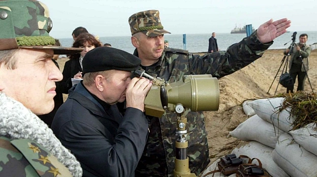 Восени 2003 Росія почала зводити дамбу від Таманського півострова у напрямку острова Тузла, який перебував під контролем України... - WAS на we.ua