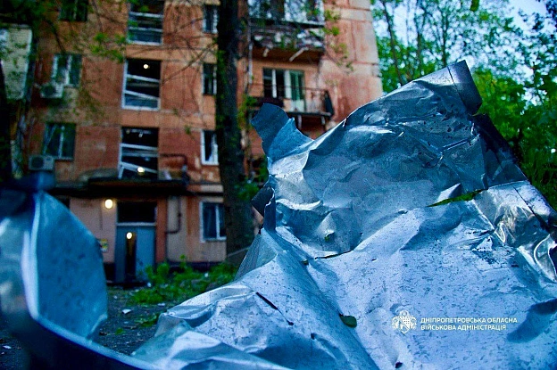 росіяни вночі атакували Дніпро: є поранені Двоє людей постраждали через атаку рф. Це вагітна 21-річна жінка і чоловік 45 рокі... - на we.ua