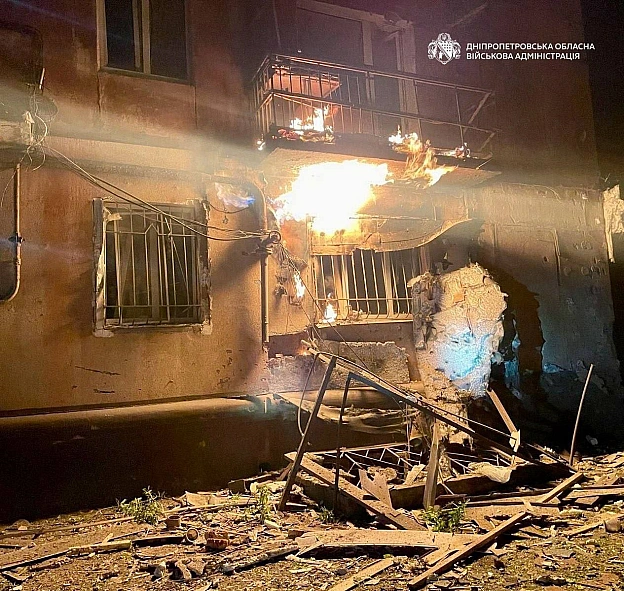 росіяни вночі атакували Дніпро: є поранені Двоє людей постраждали через атаку рф. Це вагітна 21-річна жінка і чоловік 45 рокі... - на we.ua