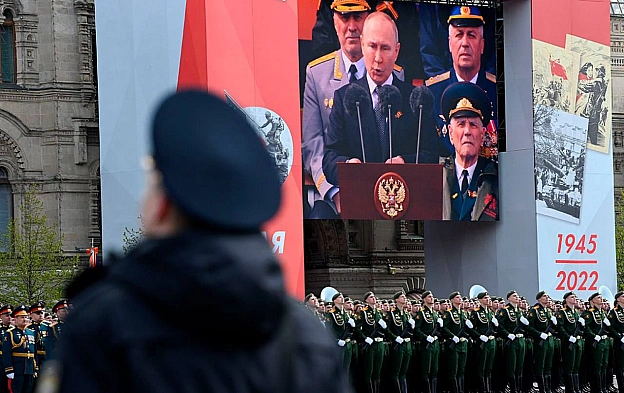 росія відкликала акредитацію іноземних журналістів, які мали приїхати на парад 9 травня в МосквіСпівробітниця кремля у дзвінку... - on we.ua