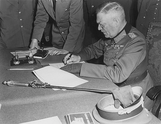 8 травня 1945 року в берлінському районі Карлсгорст представники німецького військового командування вдруге підписали «Акт про б... - WAS на we.ua