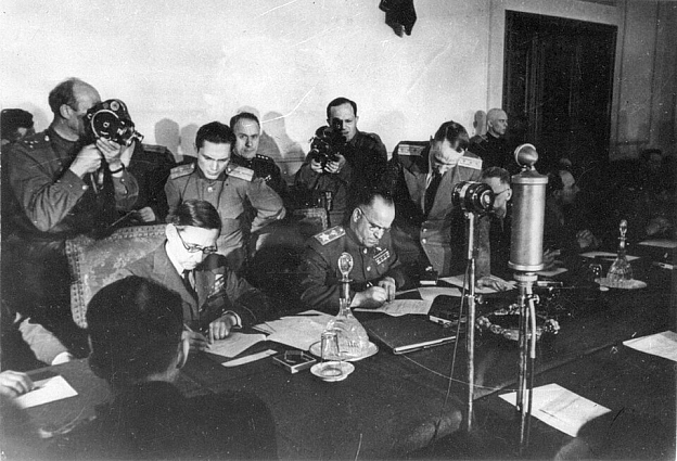 8 травня 1945 року в берлінському районі Карлсгорст представники німецького військового командування вдруге підписали «Акт про б... - WAS на we.ua