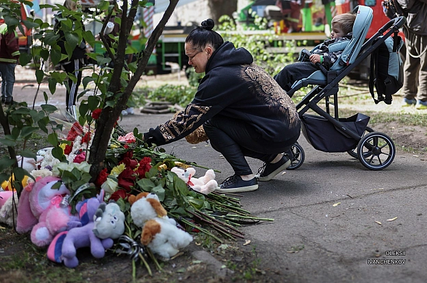 Київ. 15 травня. Місце, де час зупинився. 🙏💔​Рятувальники завершили розбір завалів. Зафіксовані наслідки трагедії: відкритий х... - Репортер інформує on we.ua
