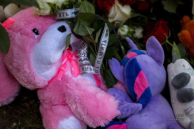 Київ. 15 травня. Місце, де час зупинився. 🙏💔​Рятувальники завершили розбір завалів. Зафіксовані наслідки трагедії: відкритий х... - Репортер інформує on we.ua