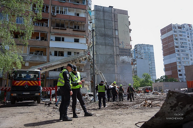 Київ. 15 травня. Місце, де час зупинився. 🙏💔​Рятувальники завершили розбір завалів. Зафіксовані наслідки трагедії: відкритий х... - Репортер інформує on we.ua