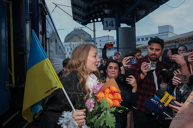 Зустріли на київському вокзалі нашу команду «Євробачення» — співачку Лелеку та бандуриста Ярослава Джуся, які повернулися з Відн... - на we.ua