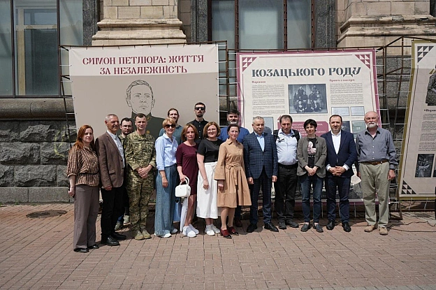 УІНП ПРЕЗЕНТУВАВ НОВУ ВИСТАВКУ ПРИСВЯЧЕНУ БОРЦЮ ЗА НЕЗАЛЕЖНІСТЬ УКРАЇНИ ХХ СТОЛІТТЯ – ПЕТЛЮРІСьогодні на Хрещатику відбулося ... - Український інститут національної пам'яті на we.ua