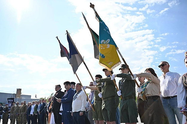 ПОЛКОВНИКА АНДРІЯ МЕЛЬНИКА УРОЧИСТО ЗУСТРІЛИ НА УКРАЇНСЬКОМУ КОРДОНІ У пункті пропуску «Ужгород» відбулася урочиста церемонія ... - Український інститут національної пам'яті на we.ua