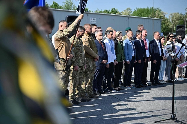 ПОЛКОВНИКА АНДРІЯ МЕЛЬНИКА УРОЧИСТО ЗУСТРІЛИ НА УКРАЇНСЬКОМУ КОРДОНІ У пункті пропуску «Ужгород» відбулася урочиста церемонія ... - Український інститут національної пам'яті на we.ua