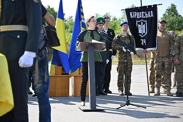 ПОЛКОВНИКА АНДРІЯ МЕЛЬНИКА УРОЧИСТО ЗУСТРІЛИ НА УКРАЇНСЬКОМУ КОРДОНІ У пункті пропуску «Ужгород» відбулася урочиста церемонія ... - Український інститут національної пам'яті на we.ua