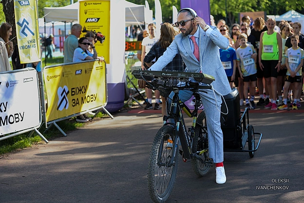 🏃‍♀️ Попри нічний обстріл: у Києві в неділю пройшов забіг «Біжу за мову»​Поки столиця оговтувалася від чергової важкої нічної ... - на we.ua