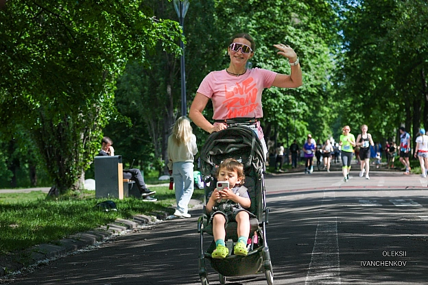 🏃‍♀️ Попри нічний обстріл: у Києві в неділю пройшов забіг «Біжу за мову»​Поки столиця оговтувалася від чергової важкої нічної ... - на we.ua