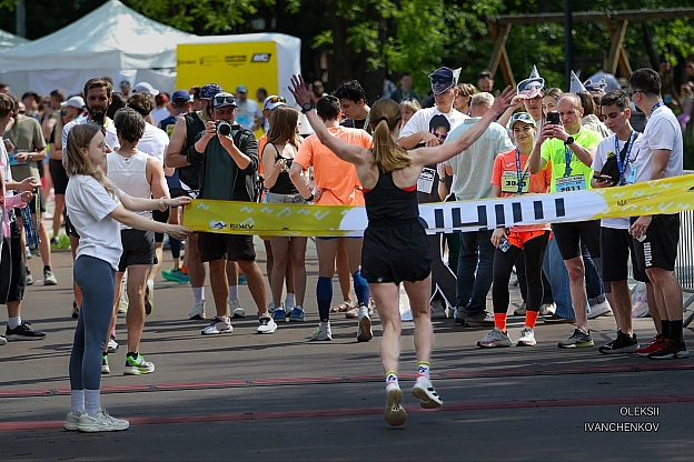 🏃‍♀️ Попри нічний обстріл: у Києві в неділю пройшов забіг «Біжу за мову»​Поки столиця оговтувалася від чергової важкої нічної ... - на we.ua