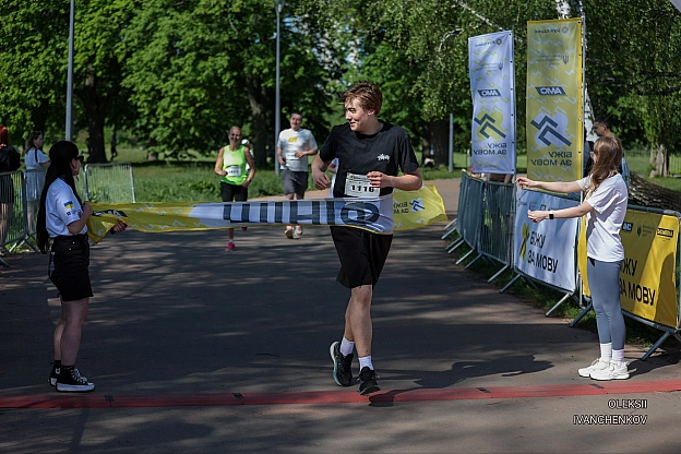 🏃‍♀️ Попри нічний обстріл: у Києві в неділю пройшов забіг «Біжу за мову»​Поки столиця оговтувалася від чергової важкої нічної ... - на we.ua