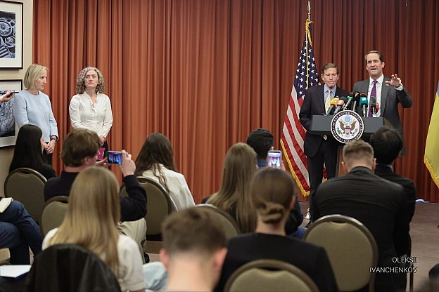 🇺🇸🇺🇦 Делегація Конгресу США у Києві: головні підсумкиДо столиці прибули сенатор Річард Блюменталь та конгресмен Джим Гаймс, як... - Репортер інформує on we.ua