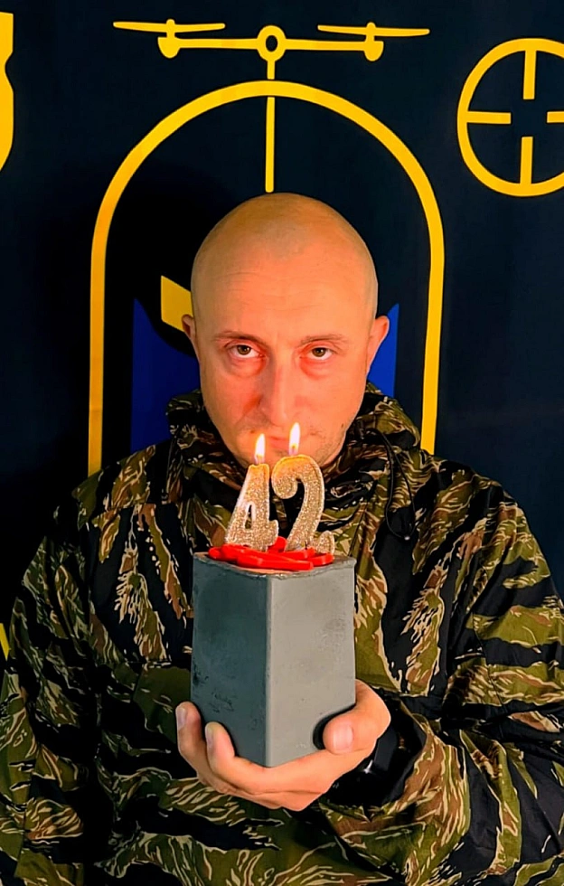 🎉Вітаємо з 42-м днем народження, Жабо!Дякуємо тобі за твою службу, за щоденну небезпечну роботу сапера та за те, що допомагаєш... - ДрукАрмія на we.ua