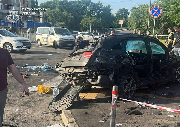 В аварії у Києві загинув 12-річний хлопець, - Офіс генпрокурора Також загинула жінка та двоє чоловіків. Ще троє осіб отримали ... - UkraineNow on we.ua