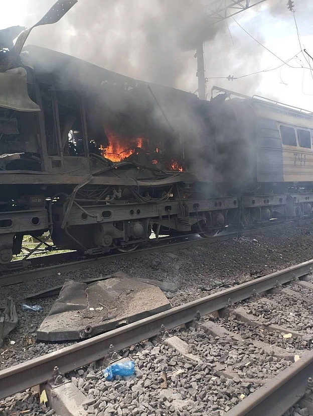 росія продовжує системно атакувати залізницюУ Запоріжжі ворожий БПЛА влучив у електротяг. Завдяки роботі моніторингової групи ... - на we.ua