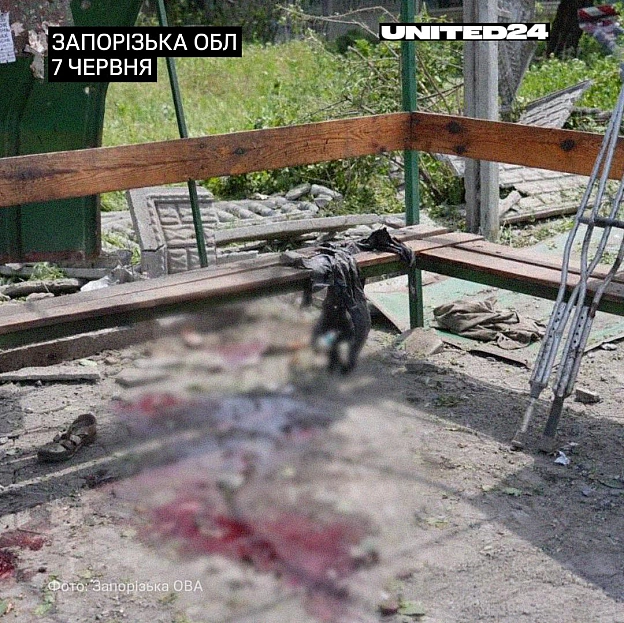 росія завдала удару керованою авіабомбою по зупинці громадського транспорту в селищі Балабине Запорізької області.Унаслідок ат... - на we.ua